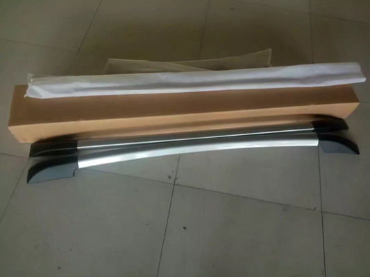 Kolay yüklenmek ve boşaltmak için kullanışlı ve pratik bir araba çatısı rafı