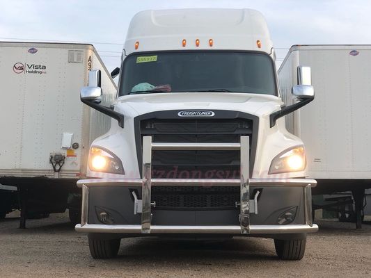 Freightliner Cascadia için 304 Paslanmaz Çelik Kamyon Deer Guard Gümüş Renk