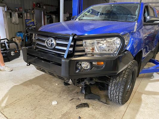 Toyota Hilux Revo Vigo Nissan Navara Np300 D40 için OEM Üretici Toptan Toz Boyalı Çelik Ön Bull Bar